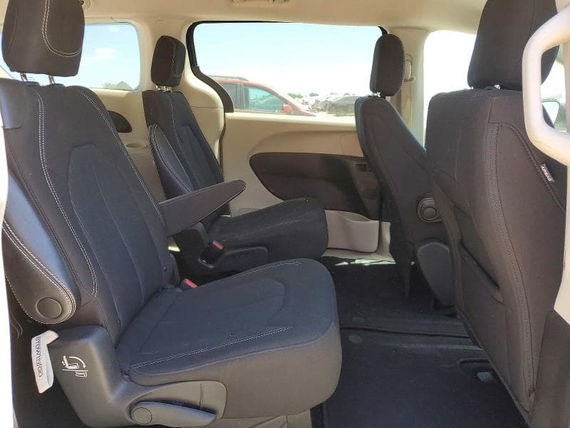 2022 CHRYSLER VOYAGER LX 11