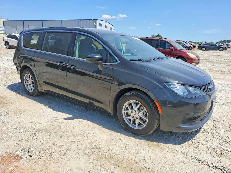 2022 CHRYSLER VOYAGER LX 4