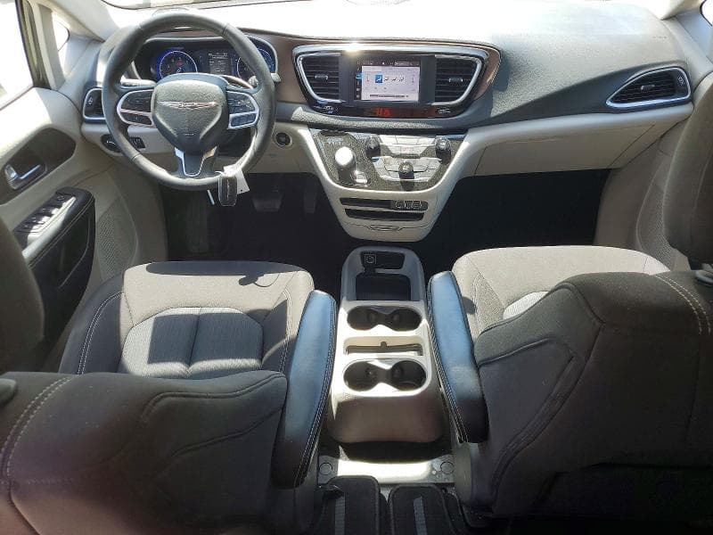 2022 CHRYSLER VOYAGER LX 8
