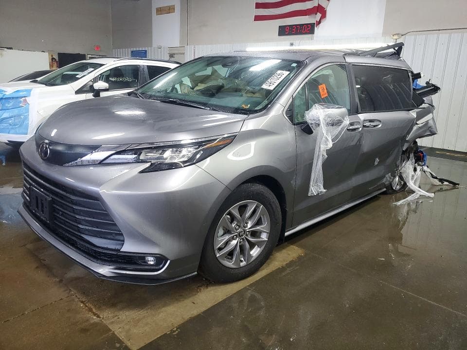 2026 TOYOTA SIENNA XLE 7-PASSENGER - 1