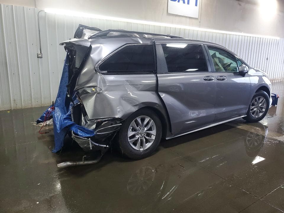 2026 TOYOTA SIENNA XLE 7-PASSENGER 3