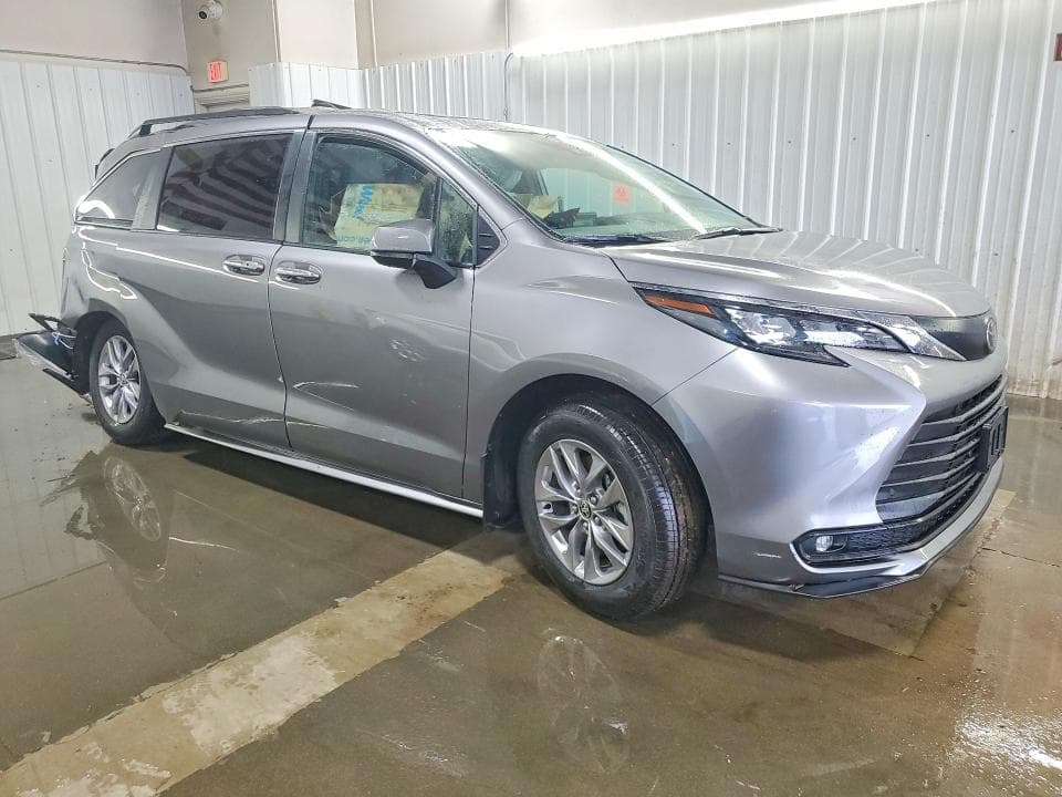 2026 TOYOTA SIENNA XLE 7-PASSENGER 4