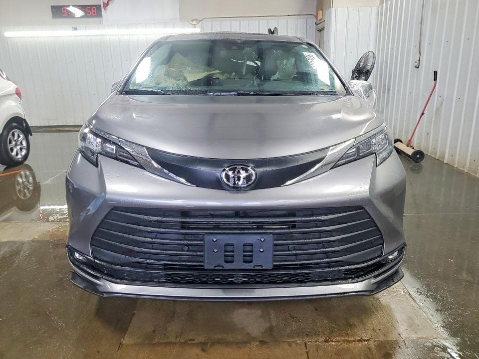 2026 TOYOTA SIENNA XLE 7-PASSENGER 5