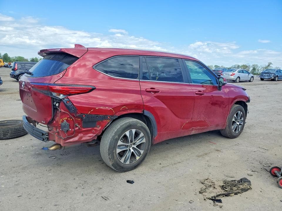 2023 TOYOTA HIGHLANDER XLE 3