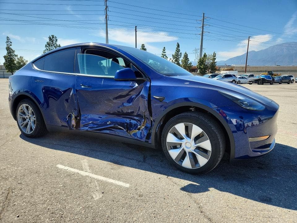2024 TESLA MODEL Y 4
