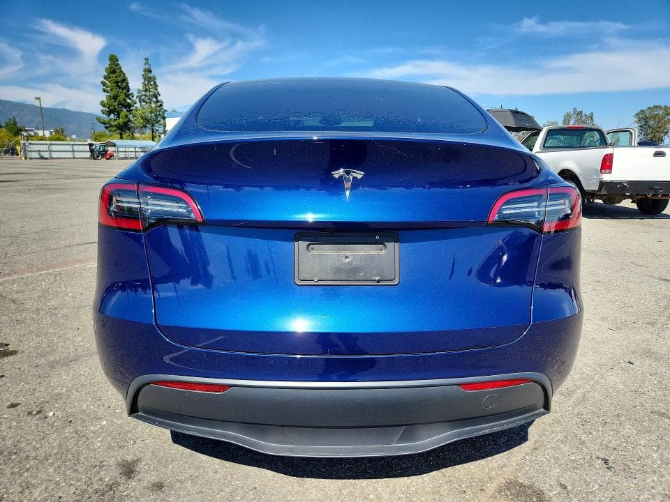2024 TESLA MODEL Y 6