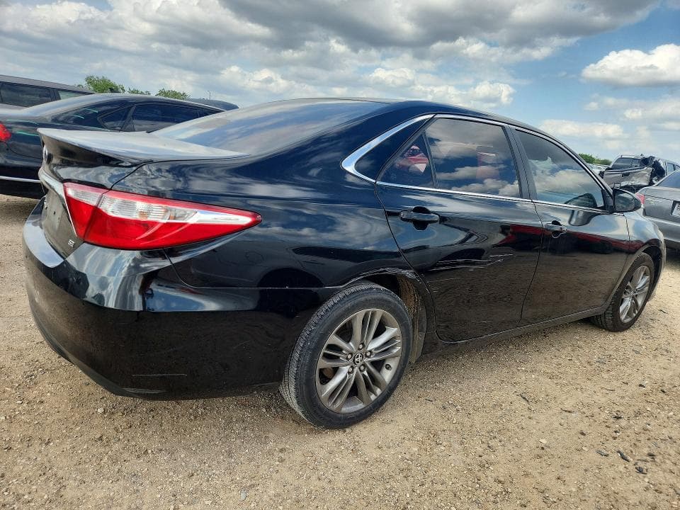 2017 TOYOTA CAMRY SE 3