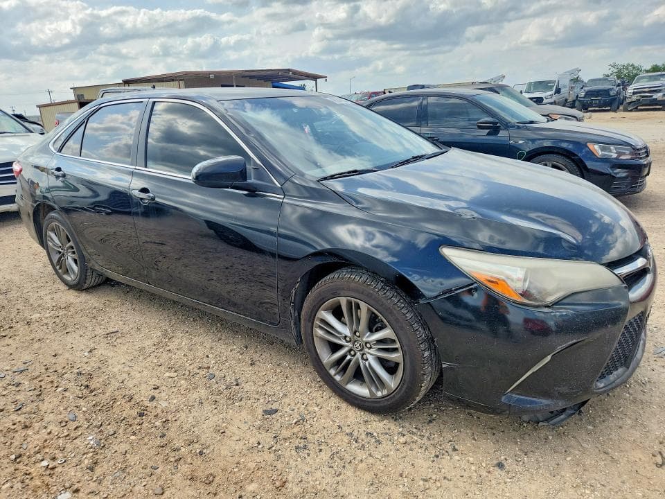 2017 TOYOTA CAMRY SE 4