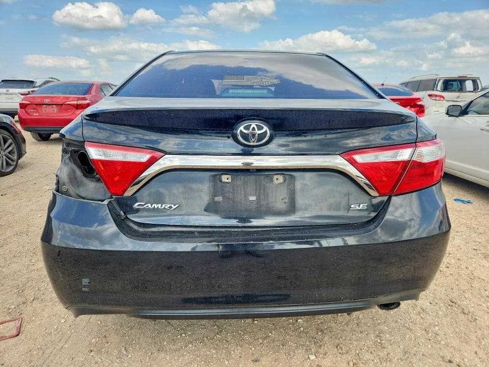 2017 TOYOTA CAMRY SE 6