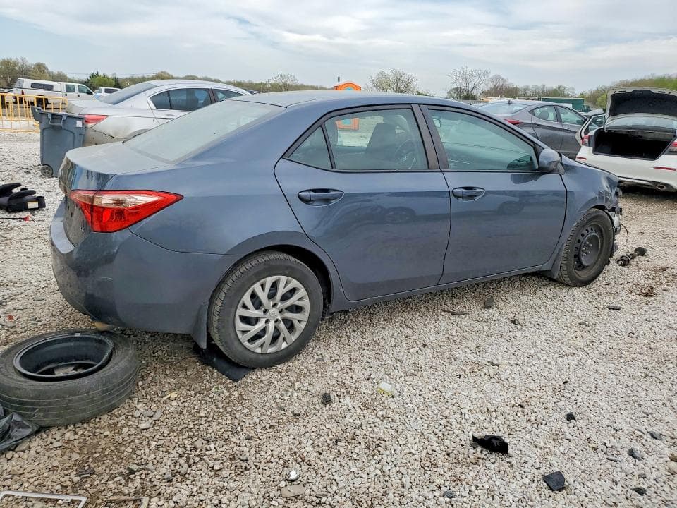 2017 TOYOTA COROLLA LE 3
