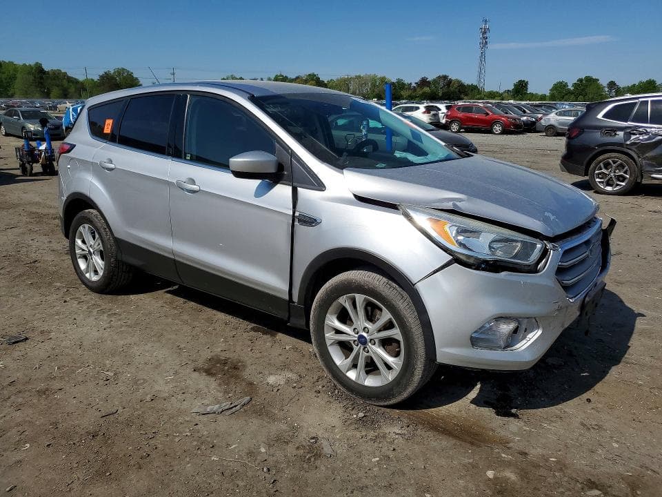2017 FORD ESCAPE SE 4