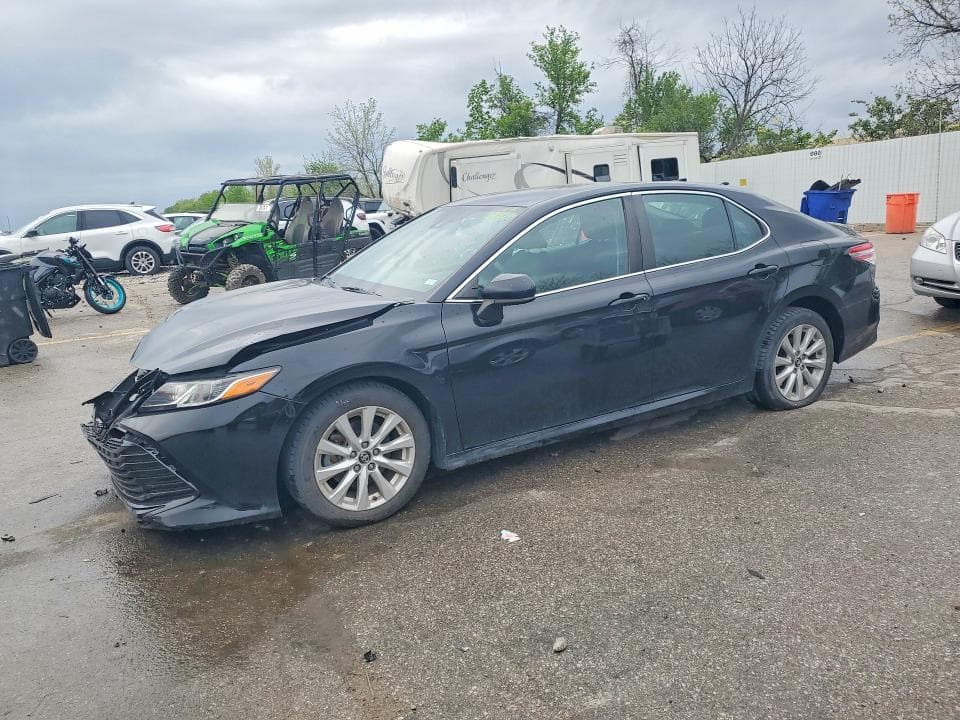 2019 TOYOTA CAMRY LE - 1