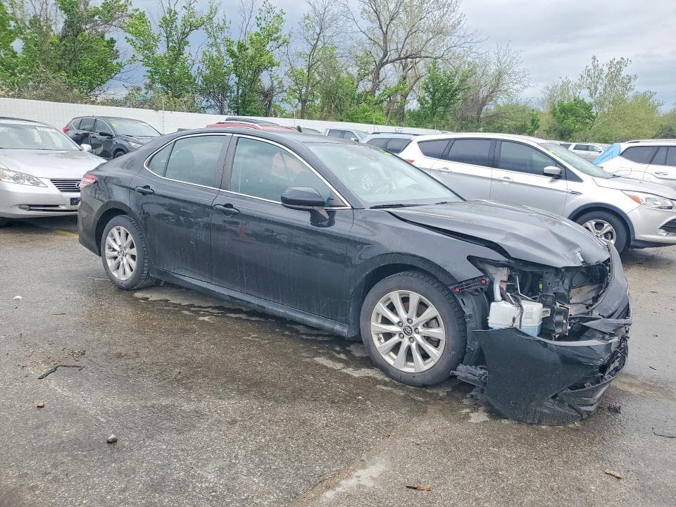 2019 TOYOTA CAMRY LE 4