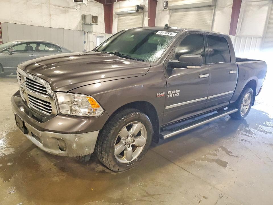 2018 RAM 1500 SLT 4WD 5.7L V-8 SLT 2