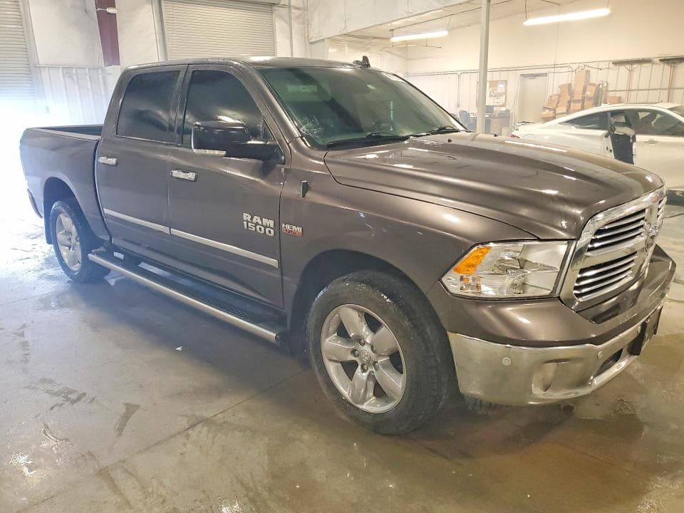 2018 RAM 1500 SLT 4WD 5.7L V-8 SLT 5