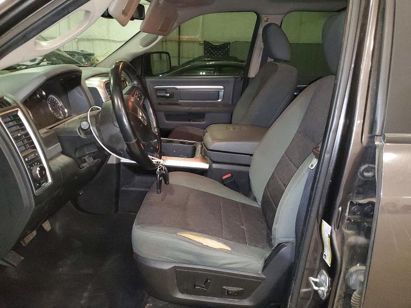 2018 RAM 1500 SLT 4WD 5.7L V-8 SLT 8