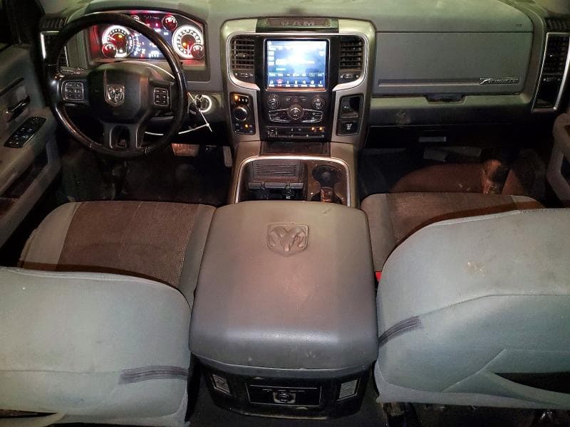 2018 RAM 1500 SLT 4WD 5.7L V-8 SLT 9