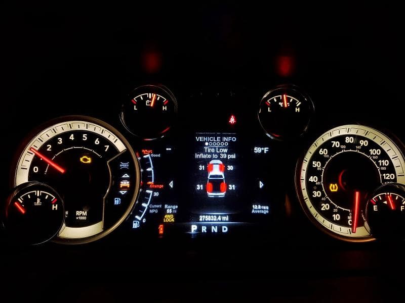 2018 RAM 1500 SLT 4WD 5.7L V-8 SLT 10