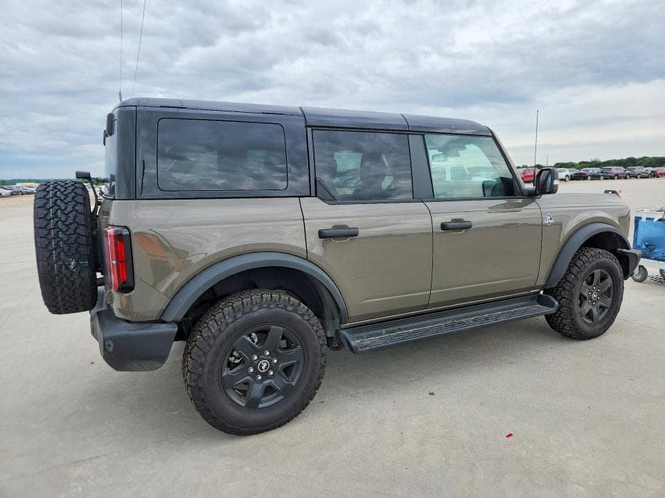 2025 FORD BRONCO OUTER BANKS 3