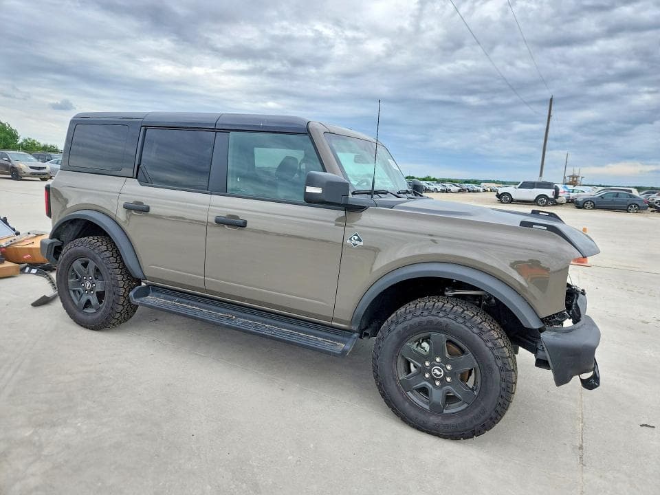 2025 FORD BRONCO OUTER BANKS 4
