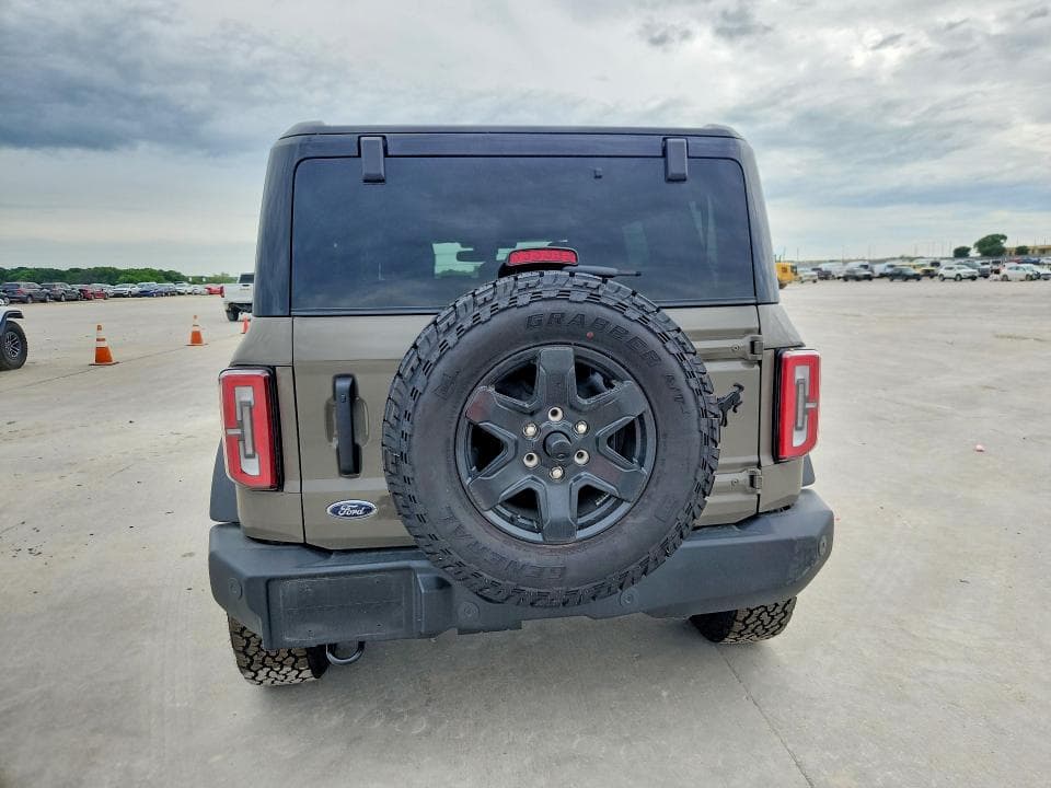 2025 FORD BRONCO OUTER BANKS 6