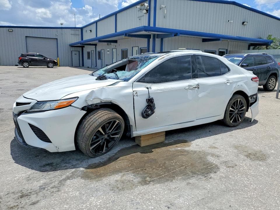 2020 TOYOTA CAMRY XSE - 1