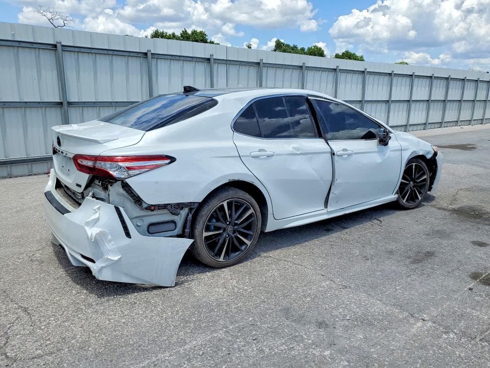 2020 TOYOTA CAMRY XSE 3