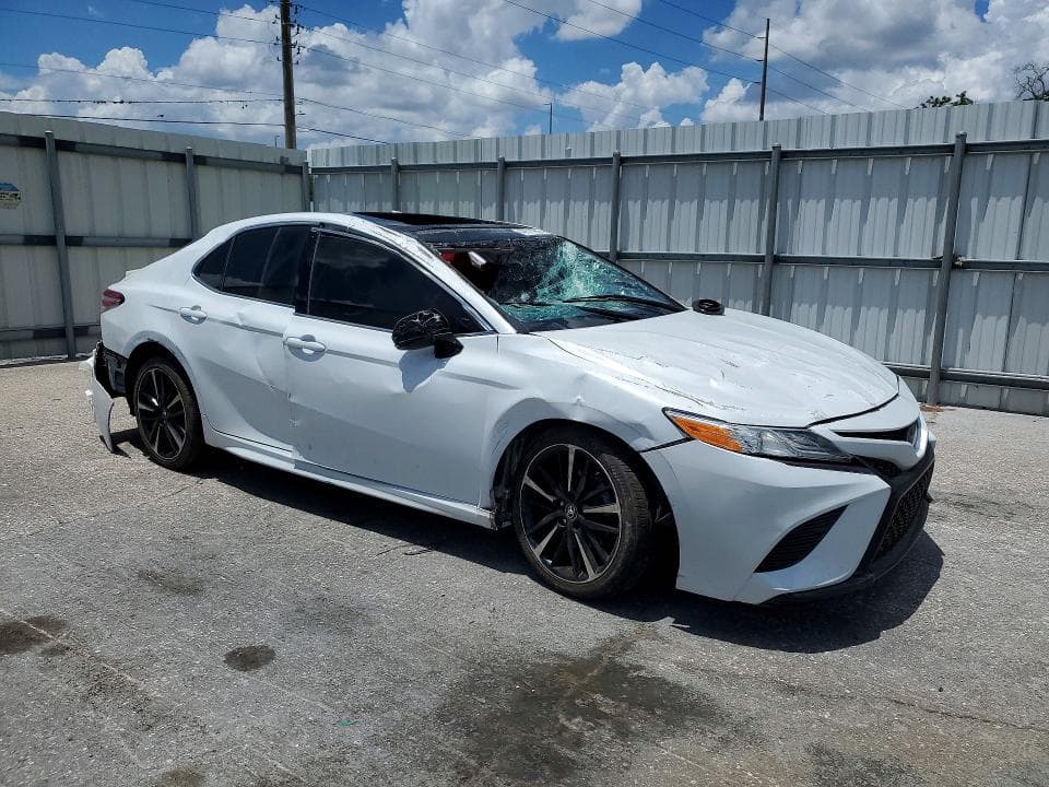 2020 TOYOTA CAMRY XSE 4