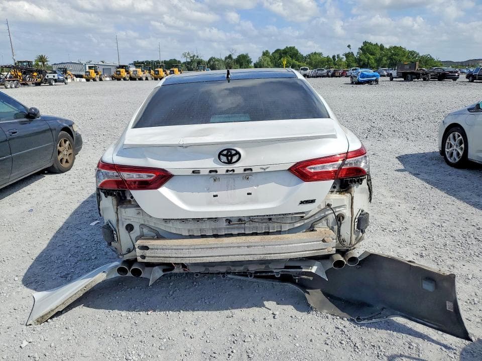 2020 TOYOTA CAMRY XSE 6