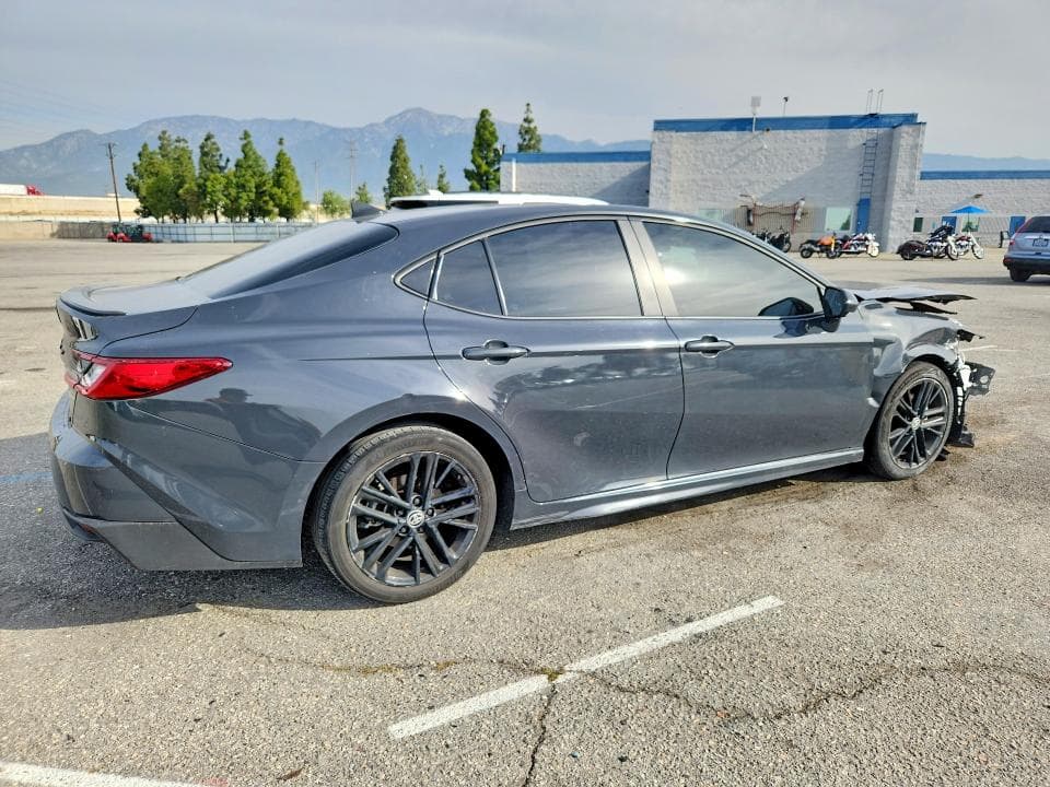 2025 TOYOTA CAMRY SE 3
