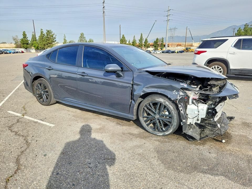 2025 TOYOTA CAMRY SE 4