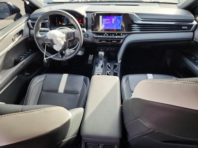 2025 TOYOTA CAMRY SE 8