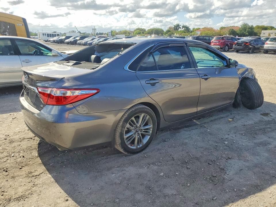 2017 TOYOTA CAMRY SE 3