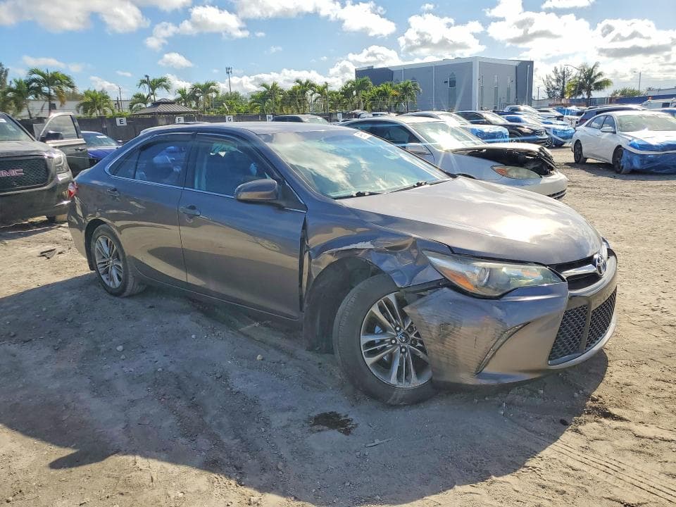 2017 TOYOTA CAMRY SE 4