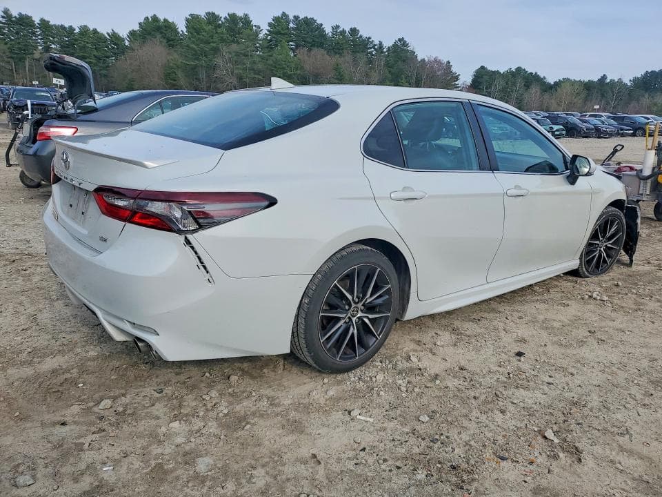 2022 TOYOTA CAMRY SE 3