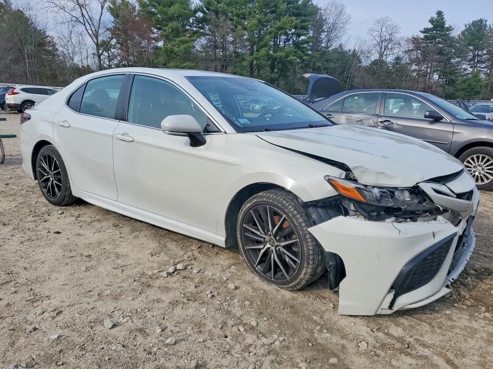2022 TOYOTA CAMRY SE 4
