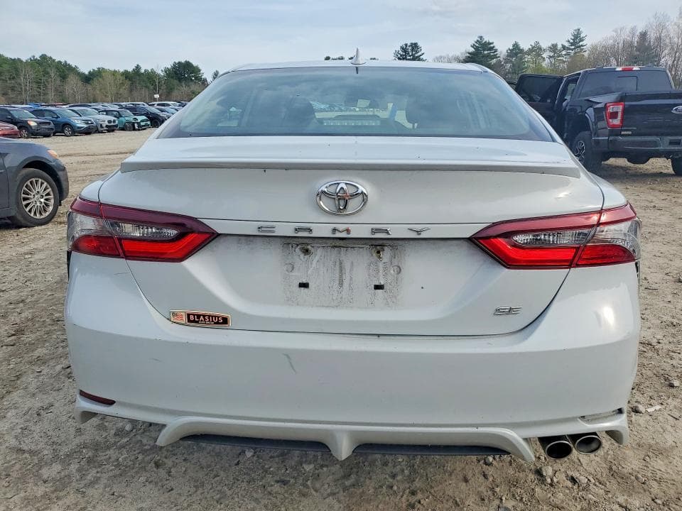 2022 TOYOTA CAMRY SE 6