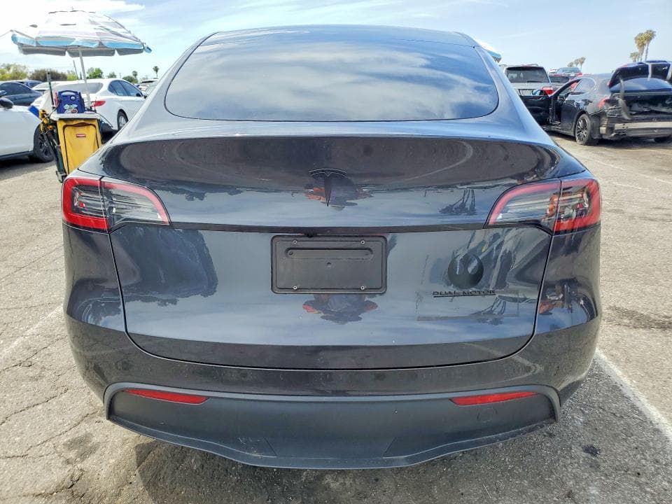 2024 TESLA MODEL Y 6
