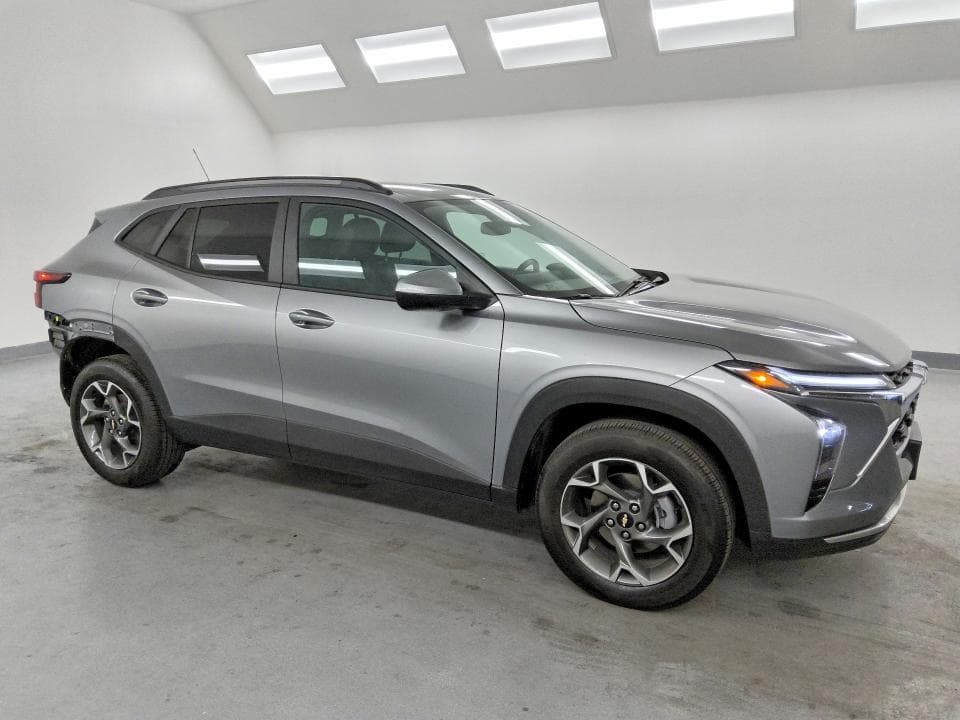 2025 CHEVROLET TRAX 5