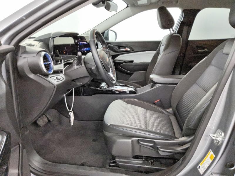 2025 CHEVROLET TRAX 8