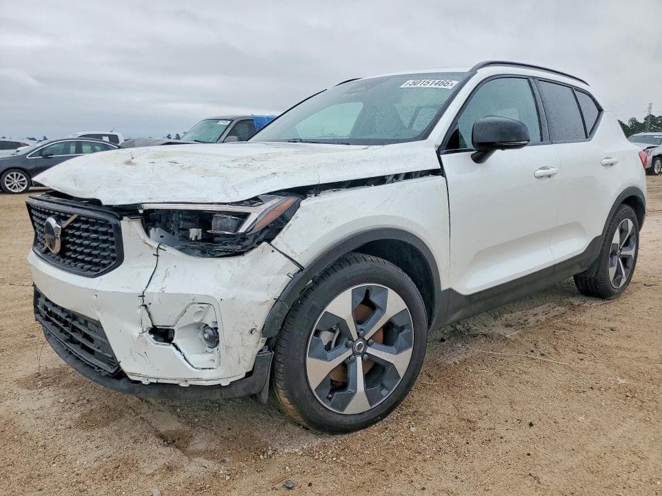 2026 VOLVO XC40 PLUS PLUS 2