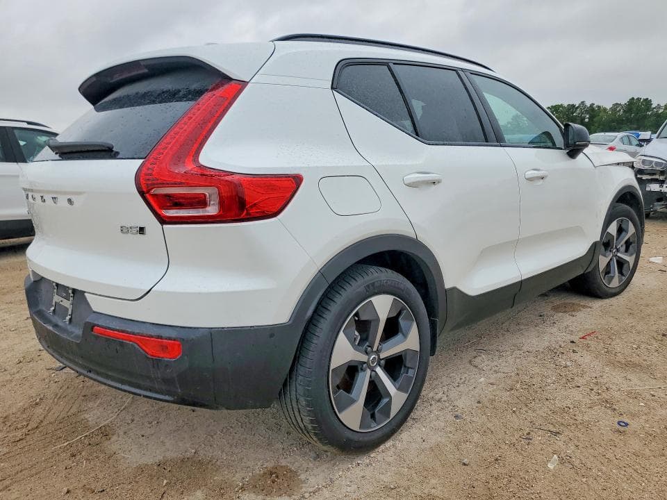 2026 VOLVO XC40 PLUS PLUS 4