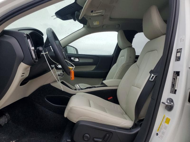 2026 VOLVO XC40 PLUS PLUS 8
