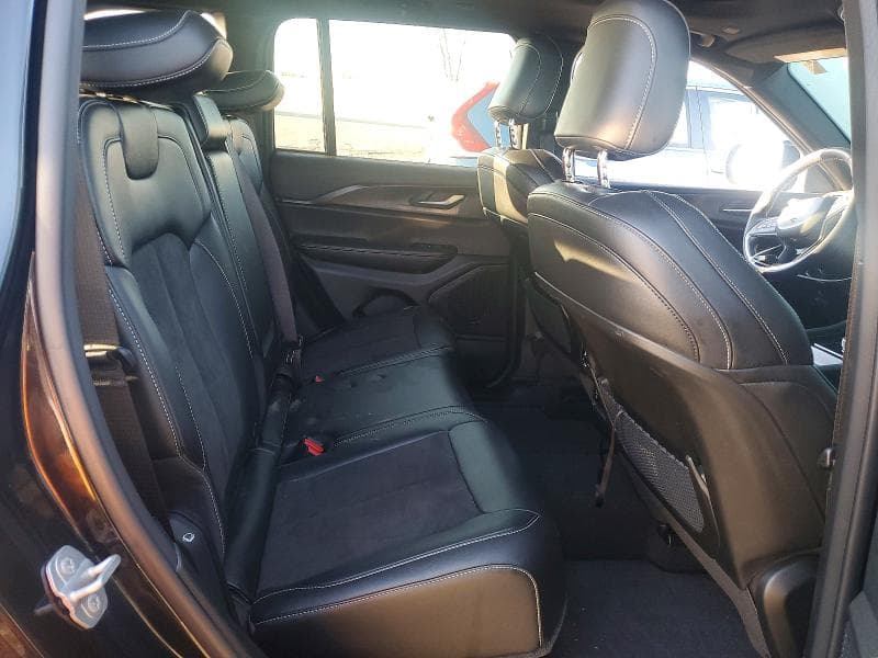 2024 JEEP GRAND CHEROKEE LAREDO 11