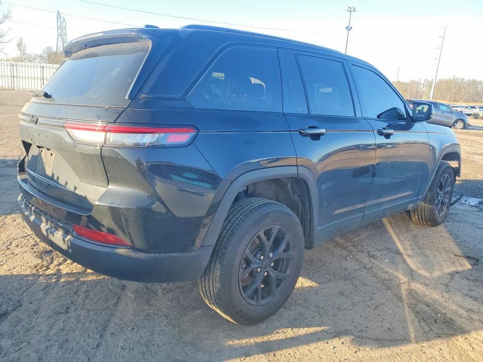 2024 JEEP GRAND CHEROKEE LAREDO 3