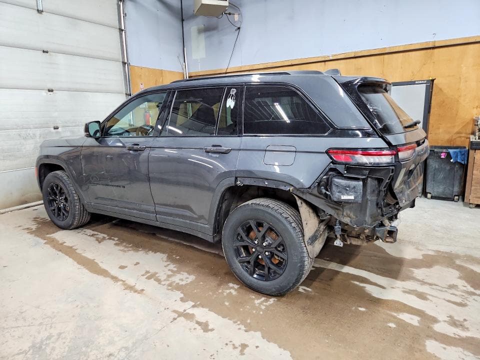 2025 JEEP GRAND CHEROKEE LAREDO 2