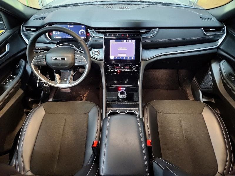 2025 JEEP GRAND CHEROKEE LAREDO 8