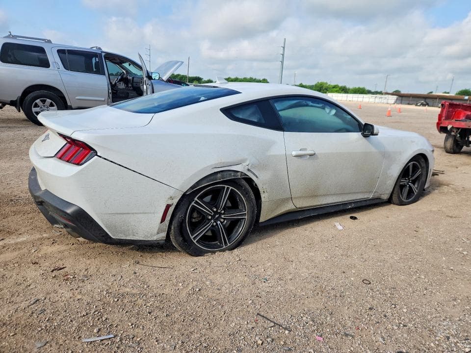 2024 FORD MUSTANG 3