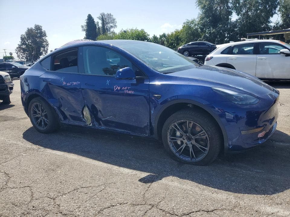 2024 TESLA MODEL Y 4