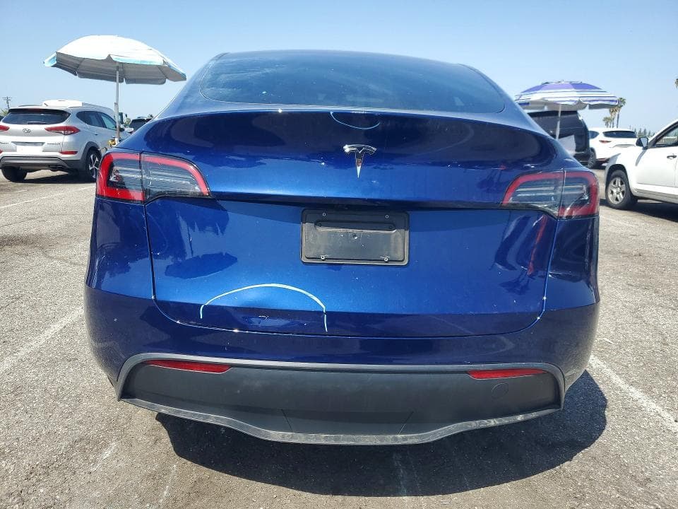 2024 TESLA MODEL Y 6